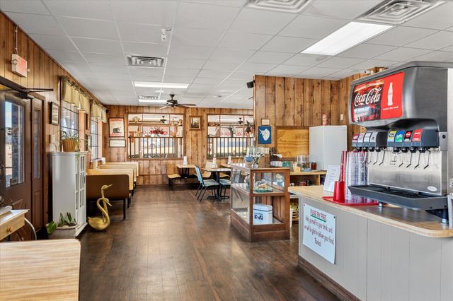 800 E Main Street, Omaha, TX 75571