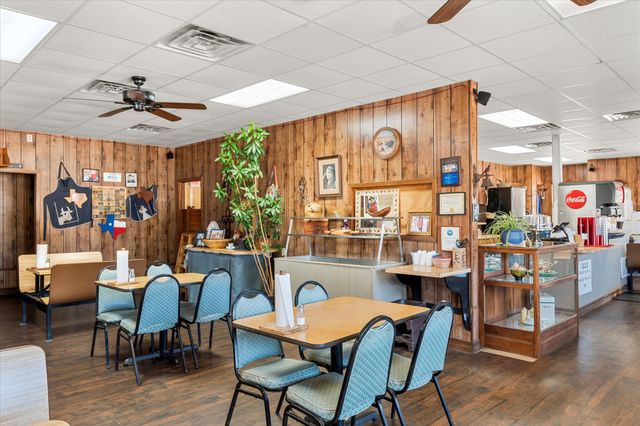 800 E Main Street, Omaha, TX 75571