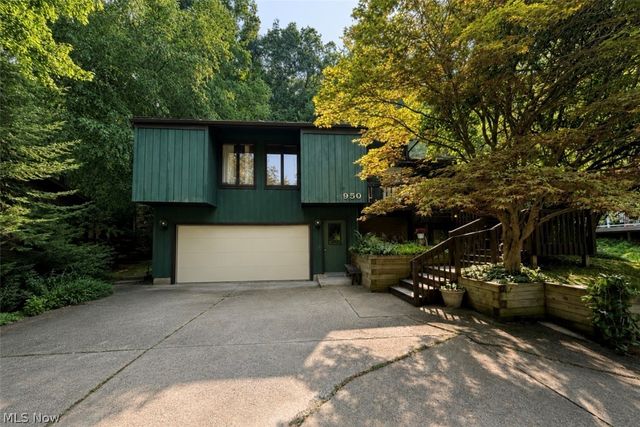 950 Kingswood Drive, Akron, OH 44313
