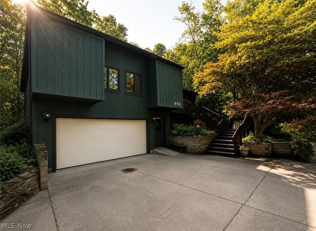 950 Kingswood Drive, Akron, OH 44313