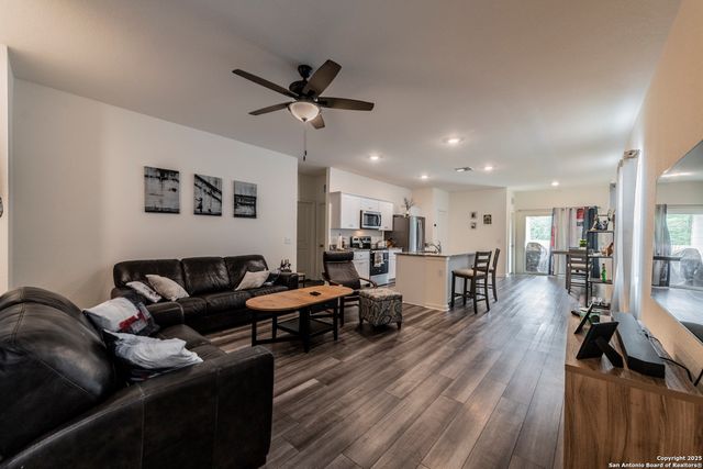 5612 Pearl Meadow, Converse, TX 78109