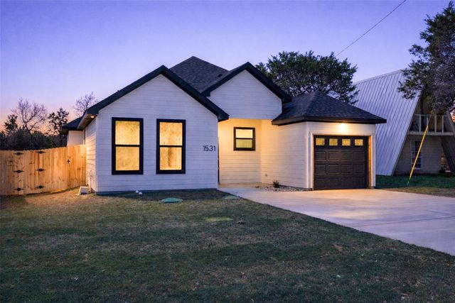 1531 Corona Drive, Granbury, TX 76048