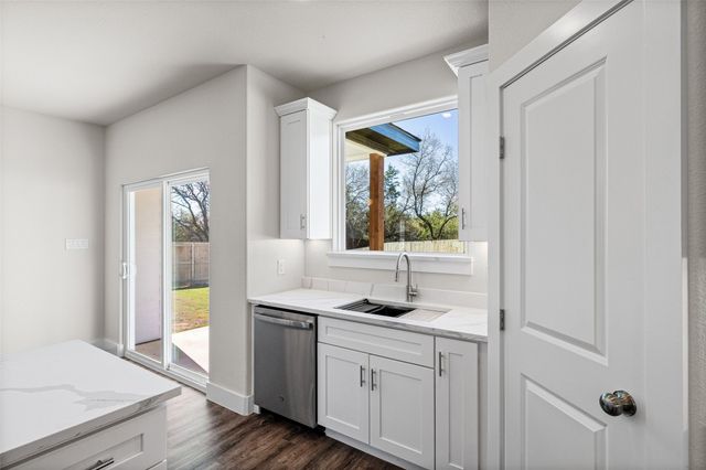 1531 Corona Drive, Granbury, TX 76048