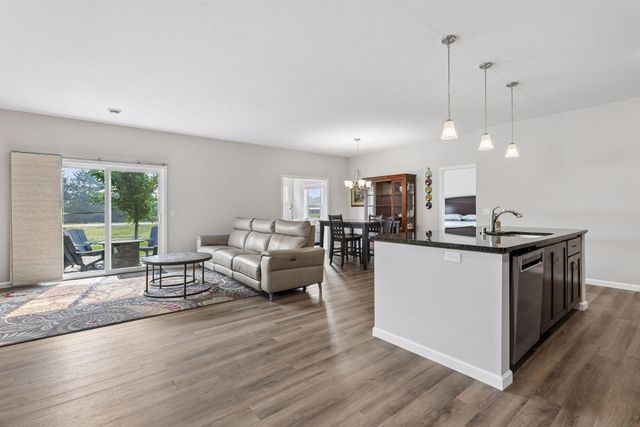 39585 Fawn Avenue, North Branch, MN 55056