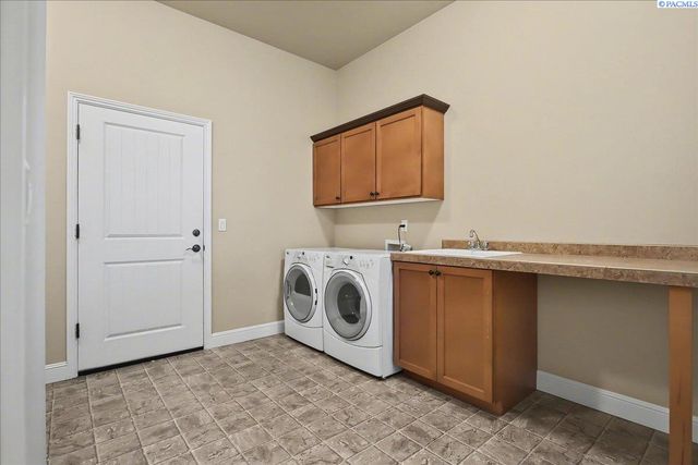 2815 Riverbend, Richland, WA 99353