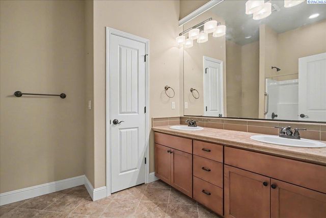 2815 Riverbend, Richland, WA 99353