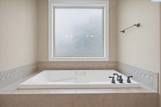 2815 Riverbend, Richland, WA 99353