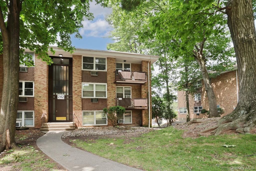 242 Kearsing Parkway F, Monsey, NY 10952