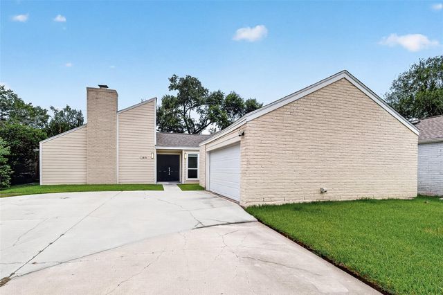11831 Briar Forest Drive, Houston, TX 77077