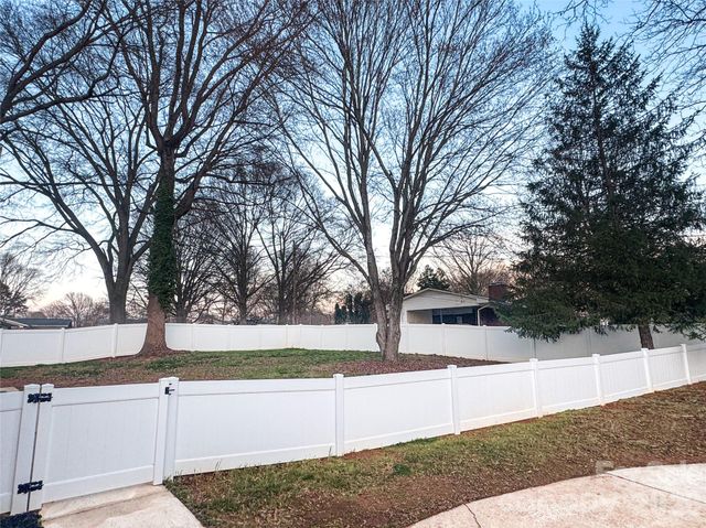 2044 Helen Drive, Gastonia, NC 28054