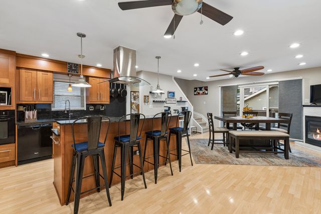 6039 W Montrose Avenue, Chicago, IL 60634