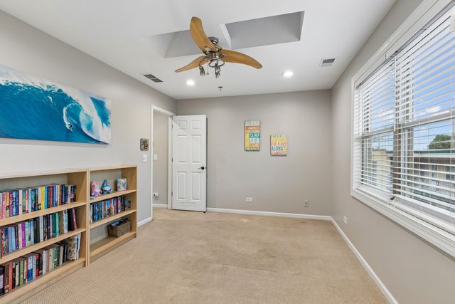 6039 W Montrose Avenue, Chicago, IL 60634