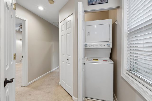 6039 W Montrose Avenue, Chicago, IL 60634