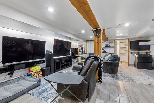 6039 W Montrose Avenue, Chicago, IL 60634