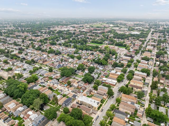 6039 W Montrose Avenue, Chicago, IL 60634