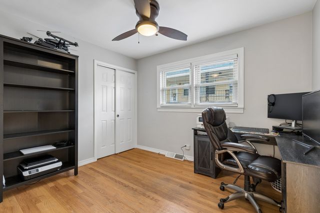 6039 W Montrose Avenue, Chicago, IL 60634