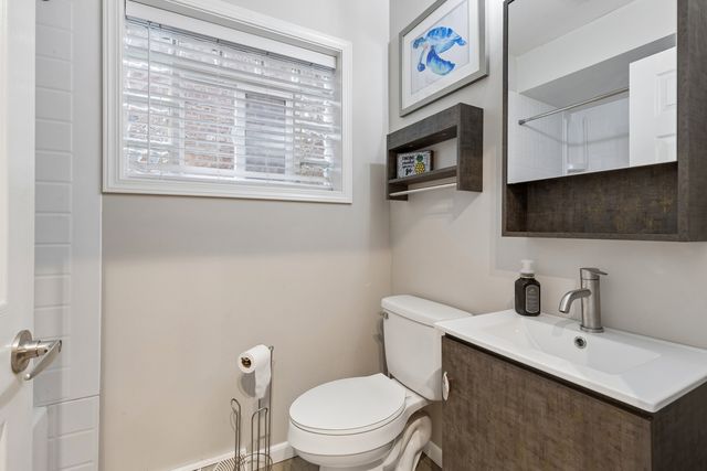 6039 W Montrose Avenue, Chicago, IL 60634