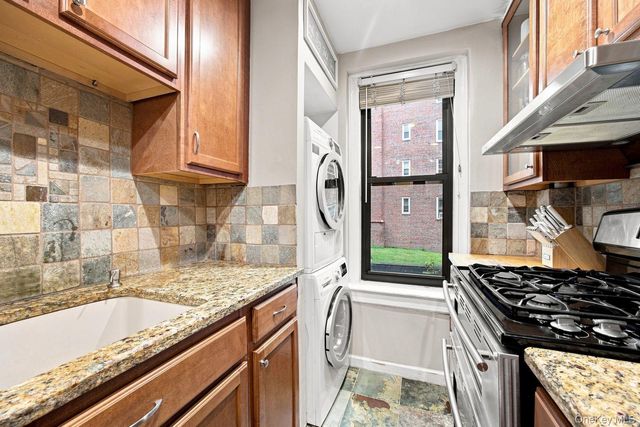 246 Bronxville Road i2, Bronxville, NY 10708