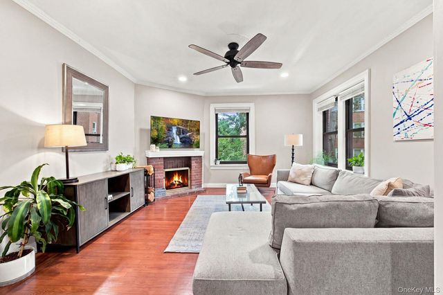 246 Bronxville Road i2, Bronxville, NY 10708