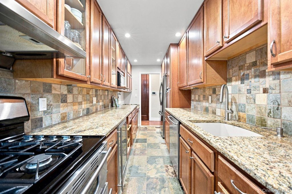 246 Bronxville Road i2, Bronxville, NY 10708 — photo 5
