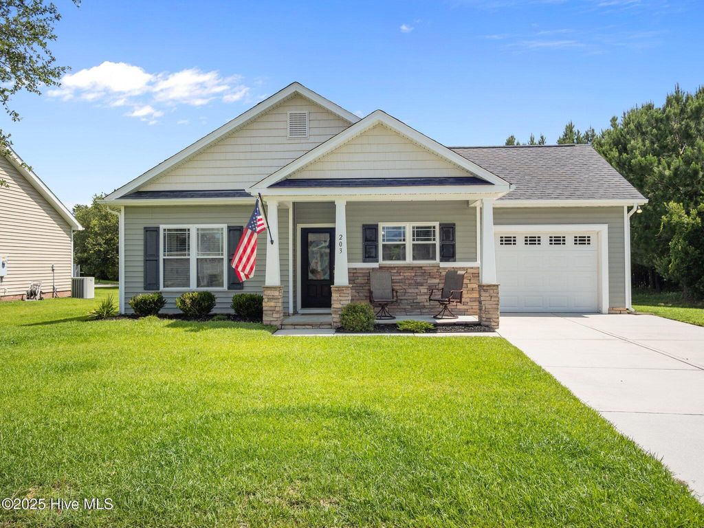 203 Low Country Lane, Swansboro, NC 28584