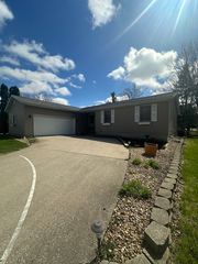 610 Kelley Drive, Heyworth, IL 61745