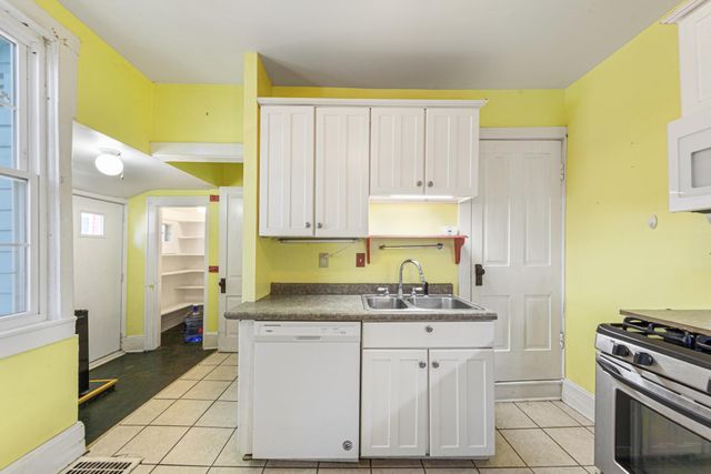 415 Division Street W, Faribault, MN 55021