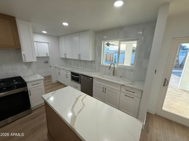 856 N JAY Street, Chandler, AZ 85225