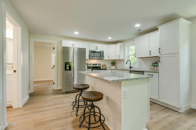 144 Lone Oak Road, Surgoinsville, TN 37873