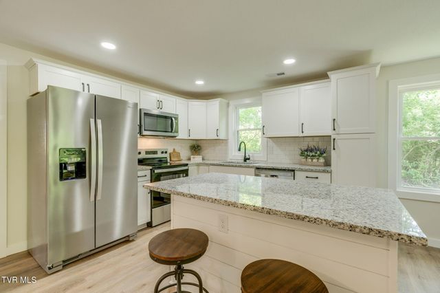 144 Lone Oak Road, Surgoinsville, TN 37873
