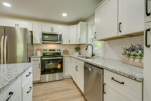 144 Lone Oak Road, Surgoinsville, TN 37873