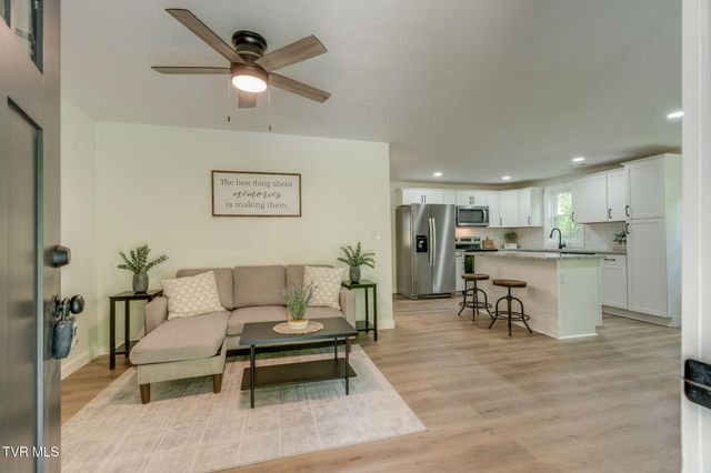 144 Lone Oak Road, Surgoinsville, TN 37873