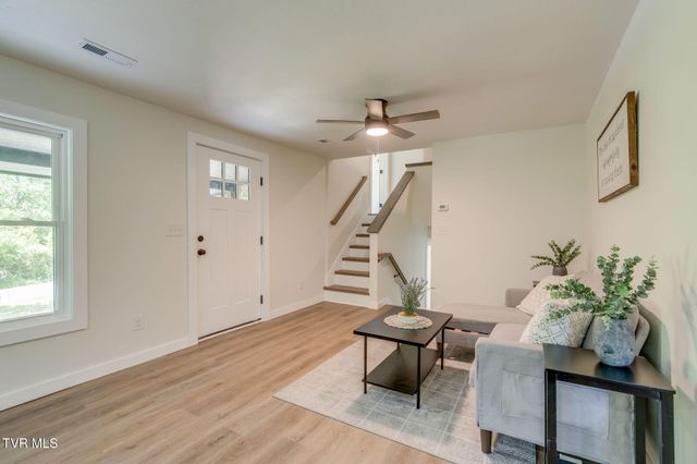 144 Lone Oak Road, Surgoinsville, TN 37873