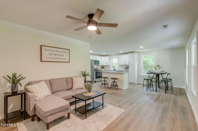 144 Lone Oak Road, Surgoinsville, TN 37873
