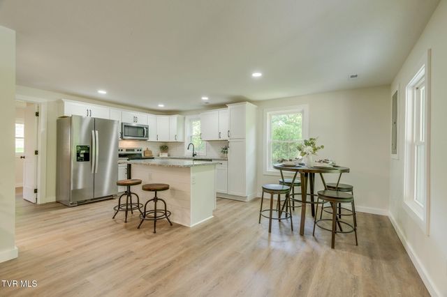 144 Lone Oak Road, Surgoinsville, TN 37873