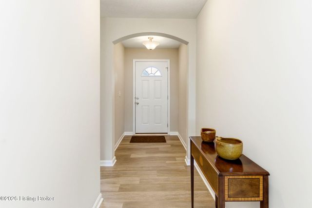 11114 Remembrance Ln, Louisville, KY 40229