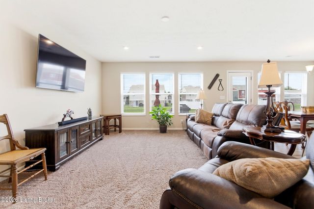 11114 Remembrance Ln, Louisville, KY 40229