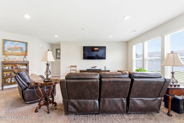 11114 Remembrance Ln, Louisville, KY 40229