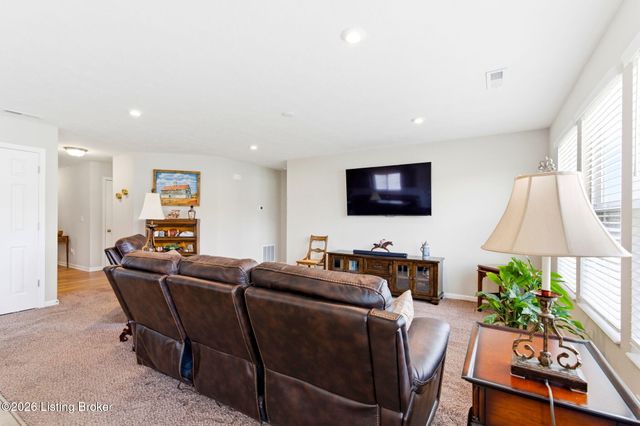 11114 Remembrance Ln, Louisville, KY 40229