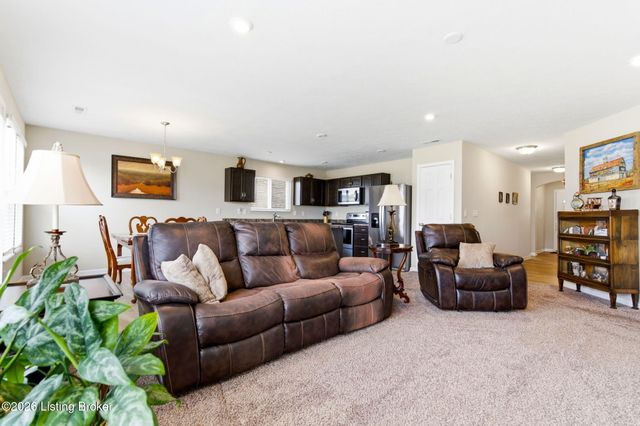 11114 Remembrance Ln, Louisville, KY 40229