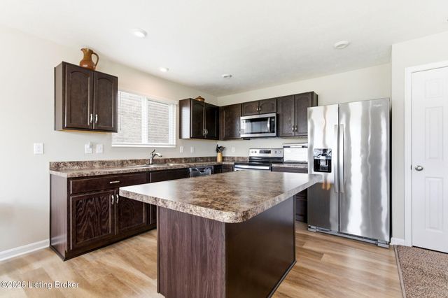 11114 Remembrance Ln, Louisville, KY 40229