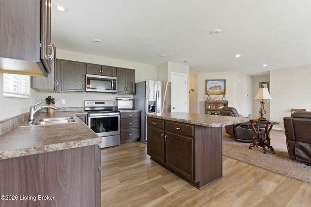 11114 Remembrance Ln, Louisville, KY 40229