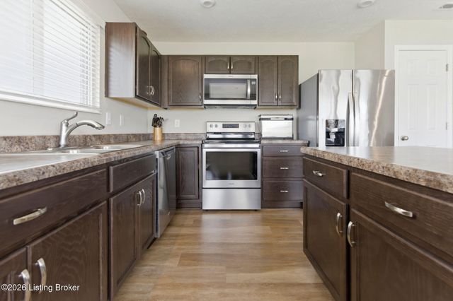 11114 Remembrance Ln, Louisville, KY 40229