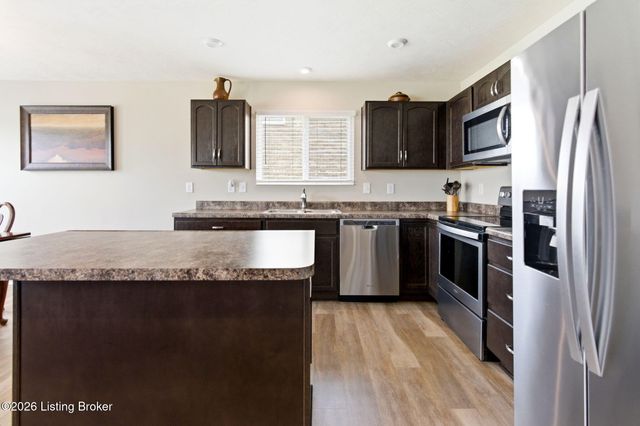 11114 Remembrance Ln, Louisville, KY 40229