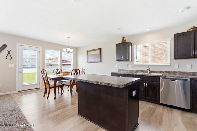 11114 Remembrance Ln, Louisville, KY 40229