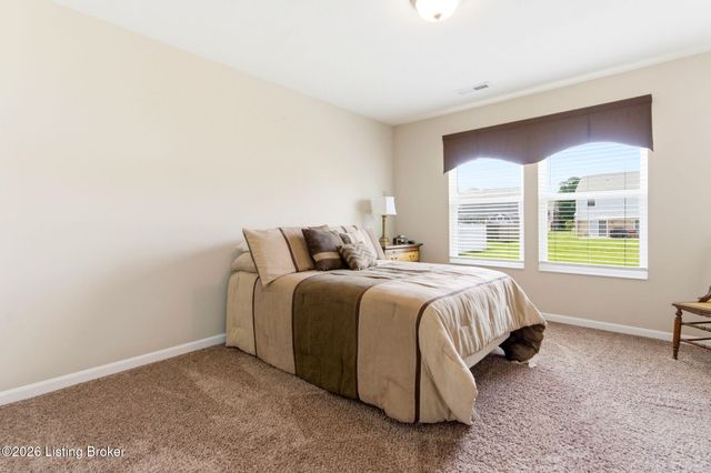 11114 Remembrance Ln, Louisville, KY 40229