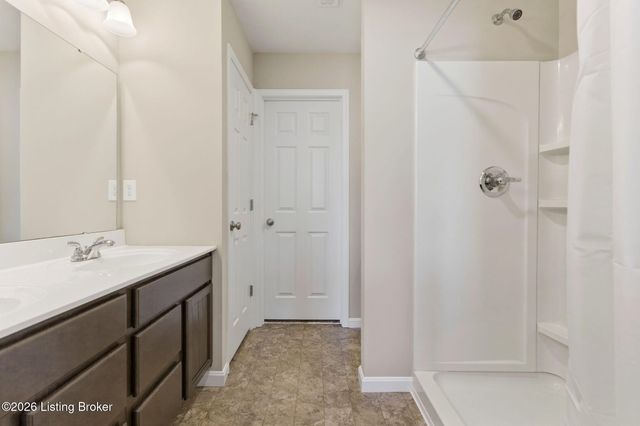 11114 Remembrance Ln, Louisville, KY 40229