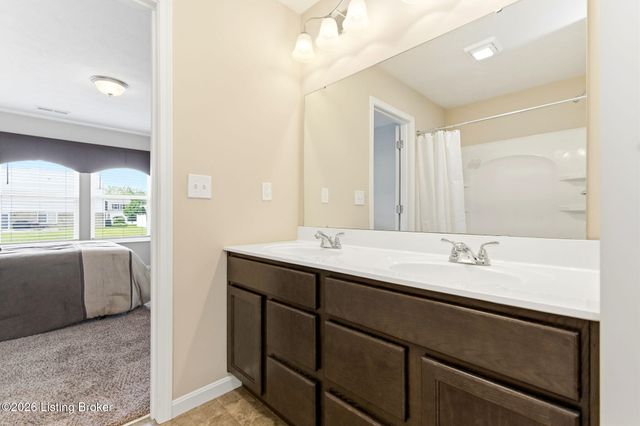 11114 Remembrance Ln, Louisville, KY 40229