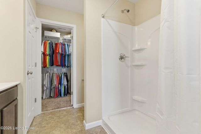 11114 Remembrance Ln, Louisville, KY 40229