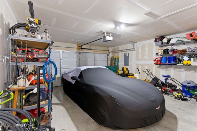 11114 Remembrance Ln, Louisville, KY 40229